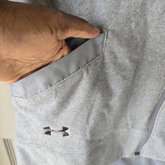 $65 Under Armour Vest Womens Small Gray Zip Up Loose Fit Cold Gear Outdoor - Picture 6 of 12